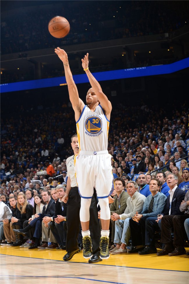 球鞋资讯,球鞋新闻,时尚杂  库里赛场首次上脚 Under Armour Curry 1