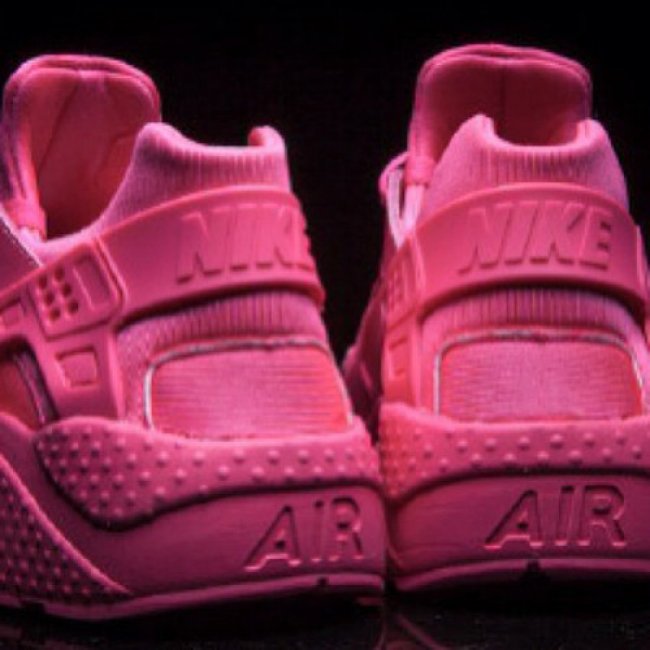 球鞋资讯,球鞋新闻,时尚杂  Nike Air Huarache "Pink" 全粉配色首次曝光