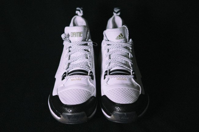 疑似全明星配色adidas,D,L  adidas D Lillard 1 全明星配色亮相
