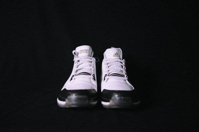 疑似全明星配色adidas,D,L  adidas D Lillard 1 全明星配色亮相
