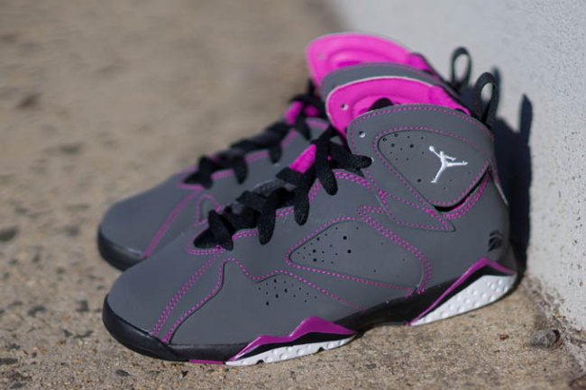 球鞋资讯,球鞋新闻,时尚杂 AJ7情人节2015 Air Jordan 7 GS “Valentines Day” 实物近赏
