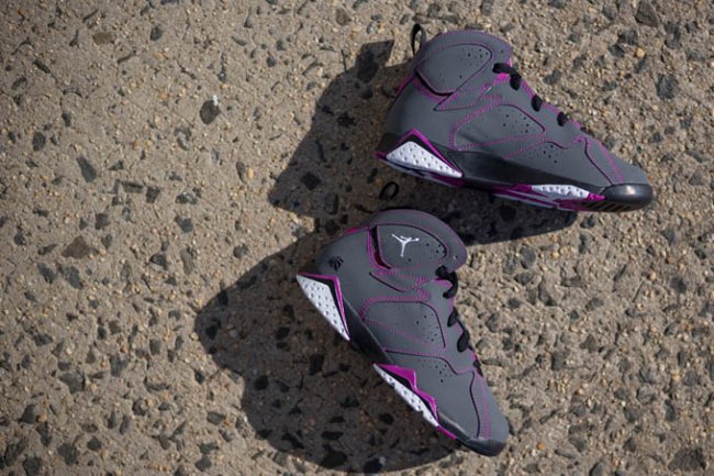 球鞋资讯,球鞋新闻,时尚杂 AJ7情人节2015 Air Jordan 7 GS “Valentines Day” 实物近赏