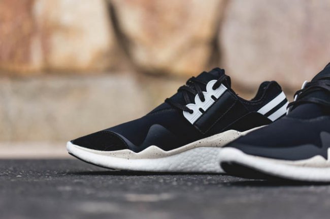球鞋资讯,球鞋新闻,时尚杂  adidas Y-3 Retro Boost 黑白配色实物图赏