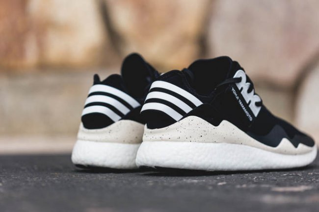 球鞋资讯,球鞋新闻,时尚杂  adidas Y-3 Retro Boost 黑白配色实物图赏