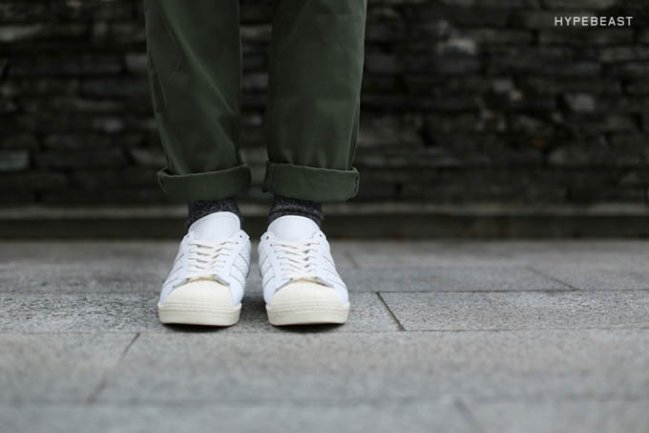 球鞋资讯,球鞋新闻,时尚杂  Undefeated x adidas Consortium Superstar 10 周年纪念款近赏