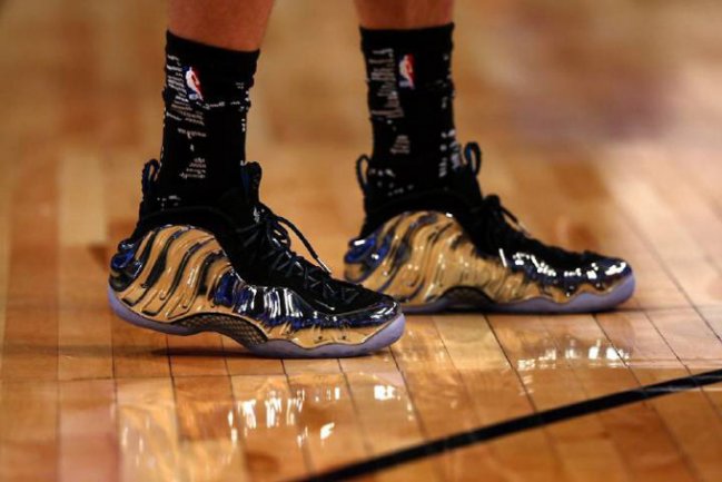 球鞋资讯,球鞋新闻,时尚杂 镜面喷Zach LaVine 扎克拉文赛场上脚 Nike Air Foamposite One 全明星