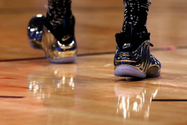 球鞋资讯,球鞋新闻,时尚杂 镜面喷Zach LaVine 扎克拉文赛场上脚 Nike Air Foamposite One 全明星