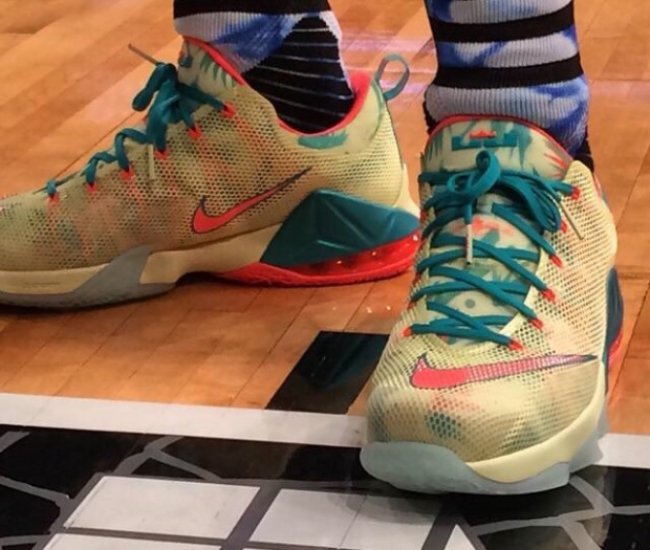 LeBron,James亲穿曝光Nike,Le LBJ12低帮 詹姆斯上脚曝光 LeBron 12 Low