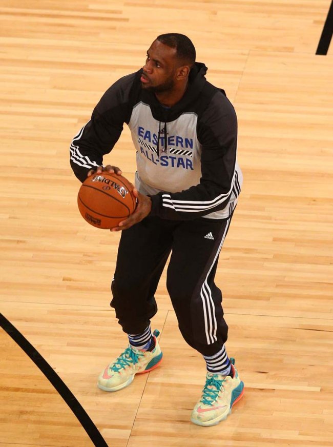 LeBron,James亲穿曝光Nike,Le LBJ12低帮 詹姆斯上脚曝光 LeBron 12 Low