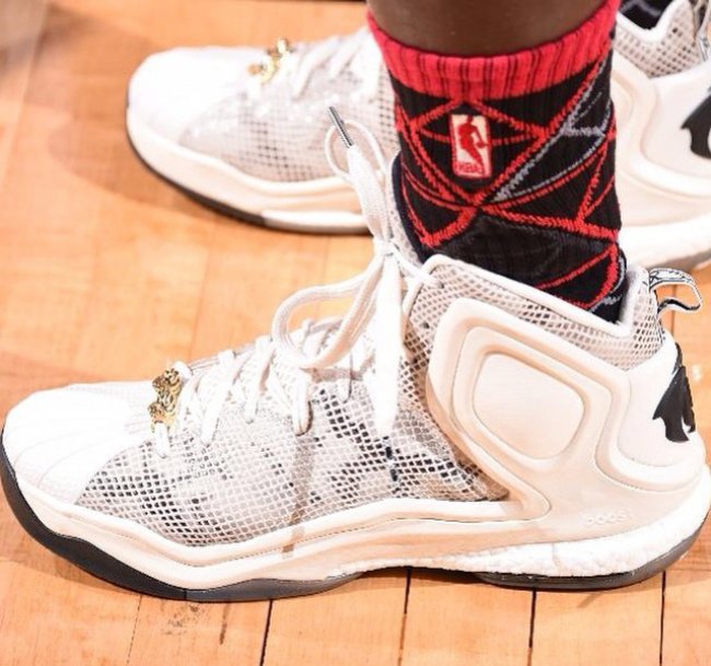 球鞋资讯,球鞋新闻,时尚杂  贝弗利上脚 adidas D Rose 5 Boost "Superstar"