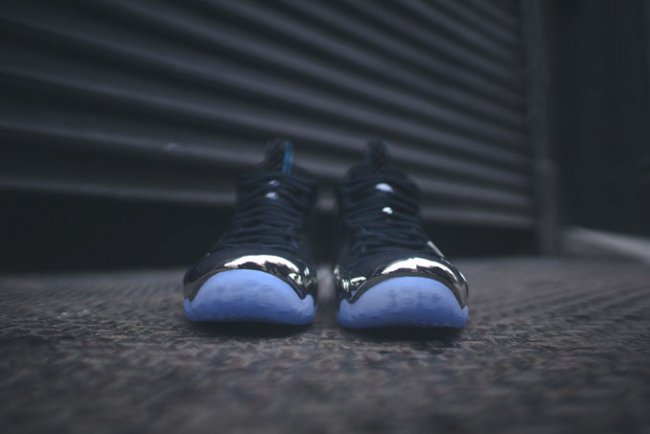 球鞋资讯,球鞋新闻,时尚杂 744306-001镜面喷中国发售 Nike Air Foamposite One "Mirror" 全明星实物近赏