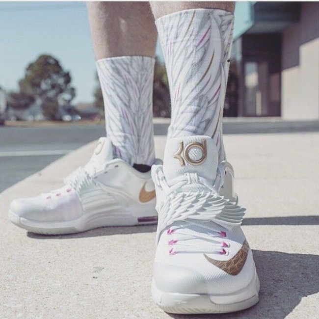 球鞋资讯,球鞋新闻,时尚杂 706858-176乳腺癌 KD7 PRM “Aunt Pearl” 网友上脚实拍
