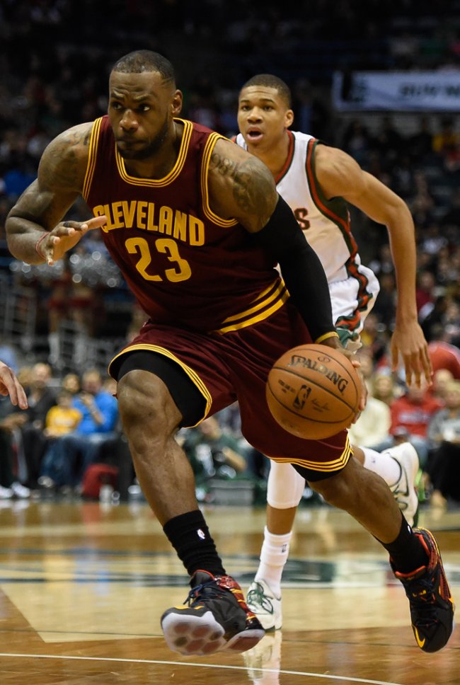 LeBron,James亲着曝光骑士配 LBJ12 詹姆斯赛场上脚骑士配色 LeBron 12 "23 染色体"