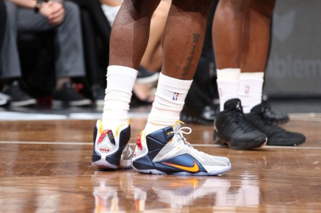 LeBron,James亲穿曝光全新客 LBJ12 詹姆斯赛场亲着曝光 LeBron 12 PE 骑士客场配色
