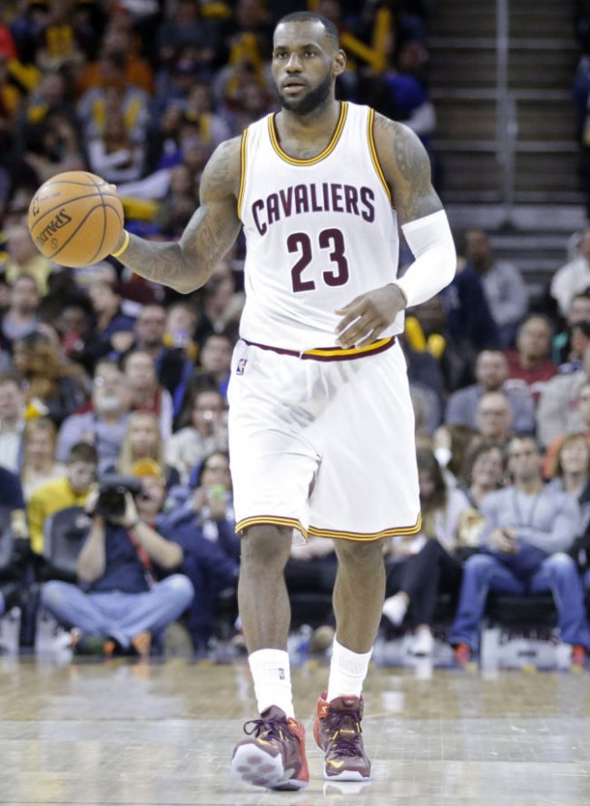 LeBron,James亲穿曝光全新“ LBJ12 詹姆斯赛场穿着全新双螺旋主题 LeBron 12 PE
