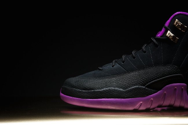510815-018,AJ12,Air Jordan 12 510815-018AJ12 迷人的紫罗兰，Air Jordan 12 GS “Hyper Violet” 现已发售