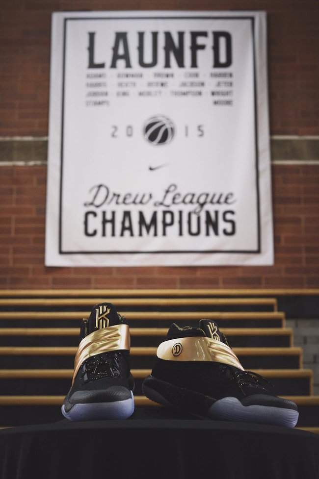 Kyrie 2,Nike  德鲁联赛黑金专属！Kyrie 2 Drew League 配色亮相