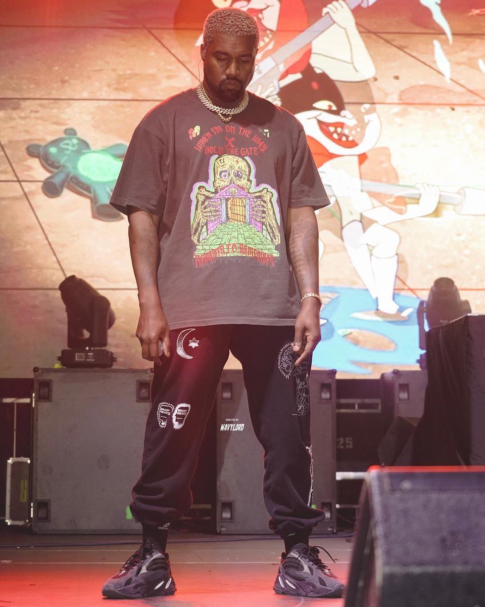 明星,上脚  侃爷曝光两个 Yeezy 新配色！海外明星球鞋上脚精选 12.10